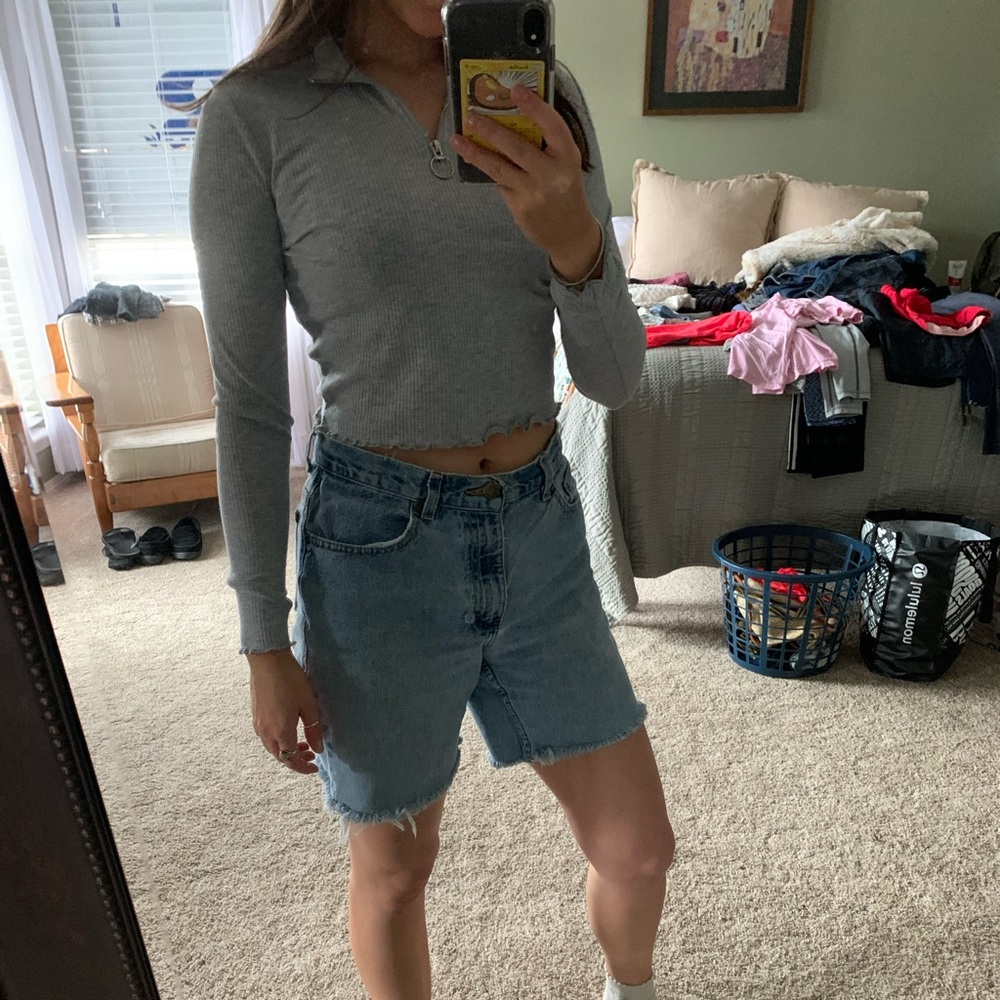 Long sleeved cropped pullover